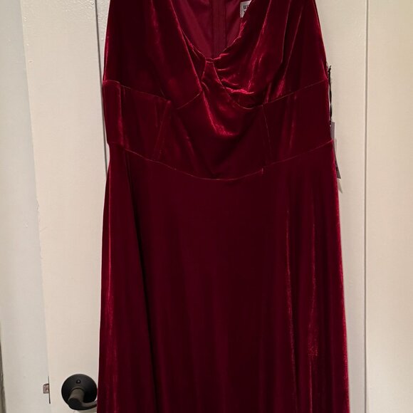 Unique Vintage - Deep Red Velvet Swing Dress, Size 2XL/18 - Picture 2 of 4